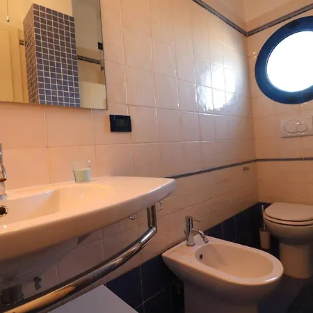 Artemis Dwelling In Apartment *